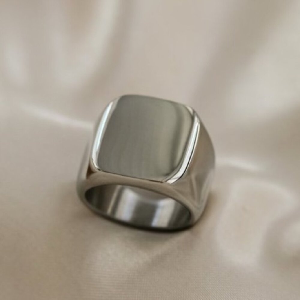 Elegant Silver Women's Ring